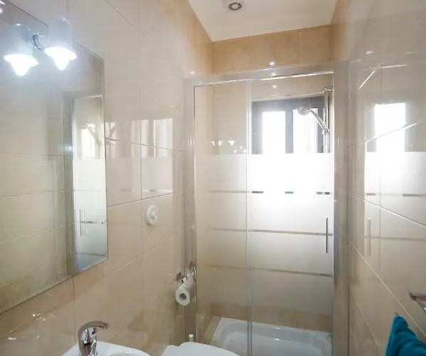 Duplex 1 Bedroom With 2 Bathrooms- Sleep 4 *