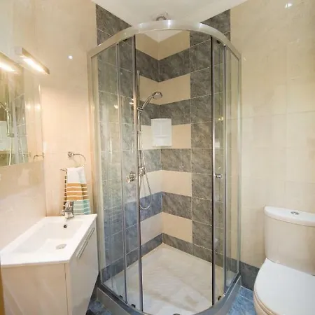 Duplex 1 Bedroom With 2 Bathrooms- Sleep 4 * スリーマ