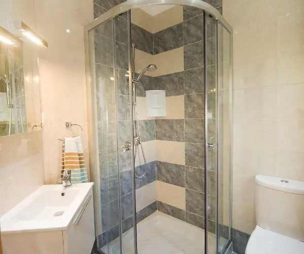 Duplex 1 Bedroom With 2 Bathrooms- Sleep 4 * Sliema